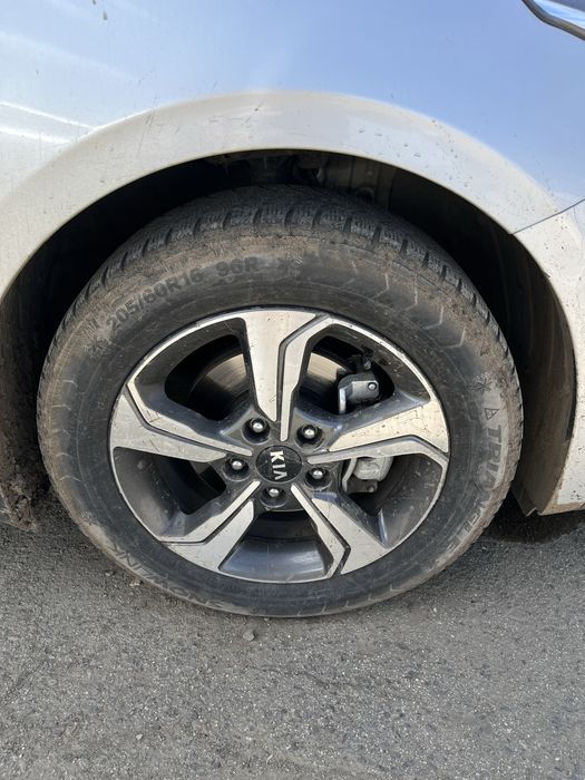 Продам резину R16 205/60