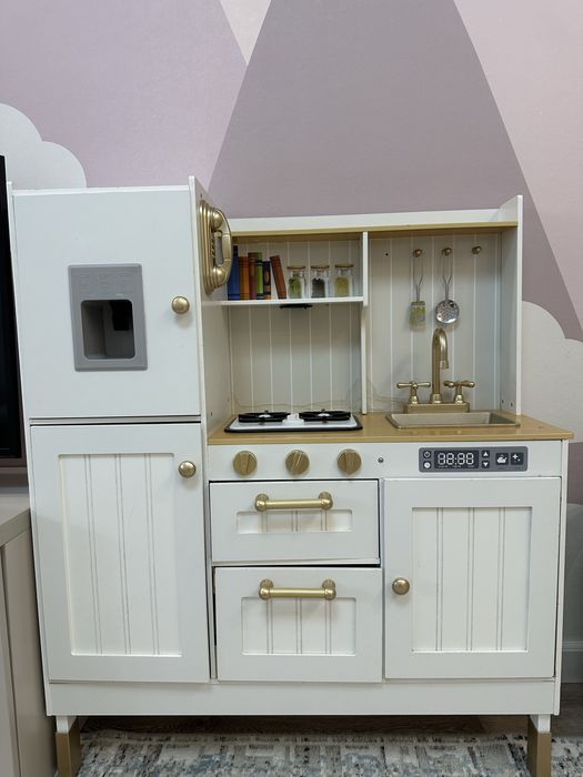 Детская кухня из дерево