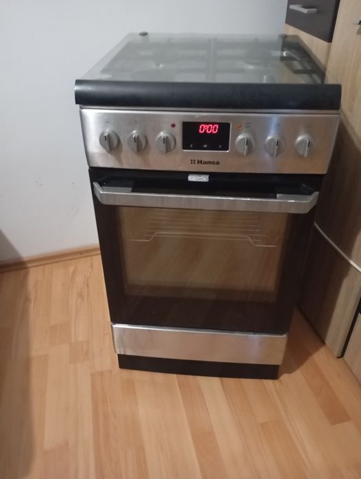 Aragaz  inox merge foarte bine nu are niciun defect.l.