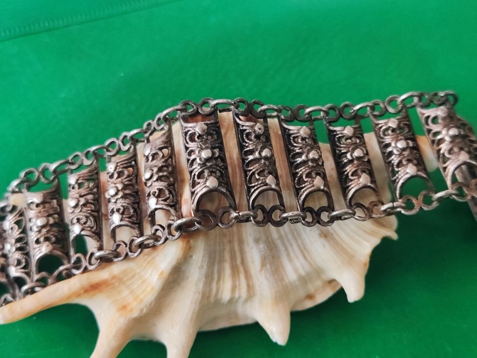 Стара сребърна гривна