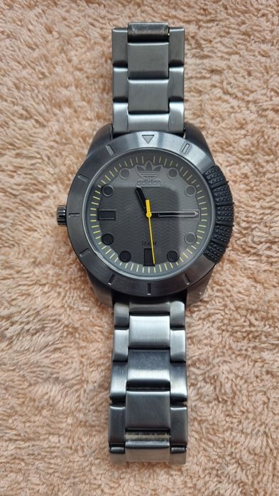 Продам часы наручеые Адидас