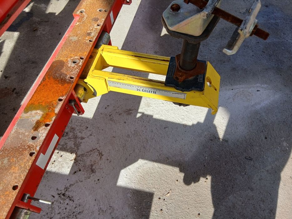 Celete  cayman   машина за изпъване на автомобири