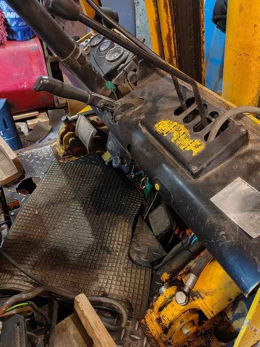 Вилочный погрузчик.