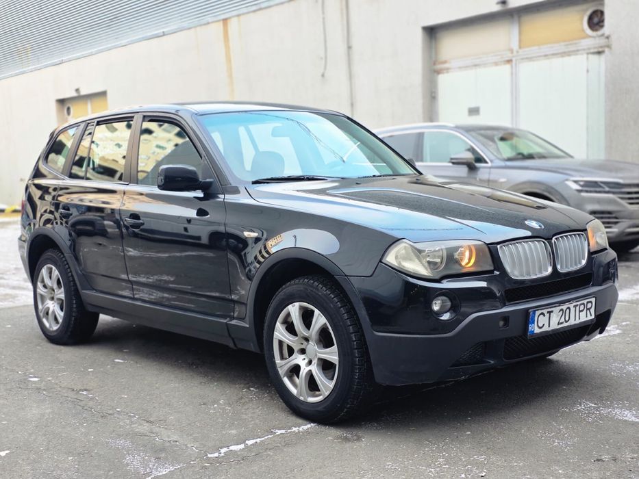 Vand Bmw x3  de culoare neagra 4x4