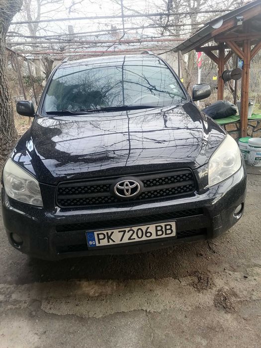 Продавам тойота рав4