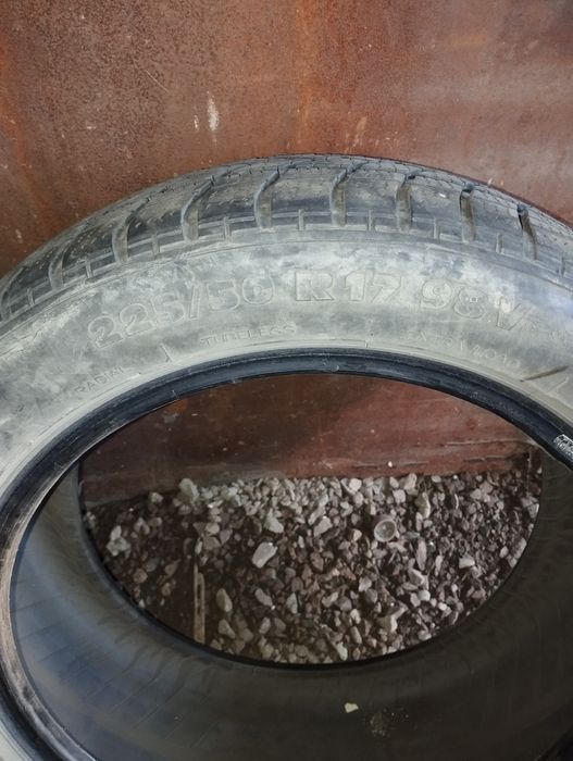 Продам резину 2 шт.