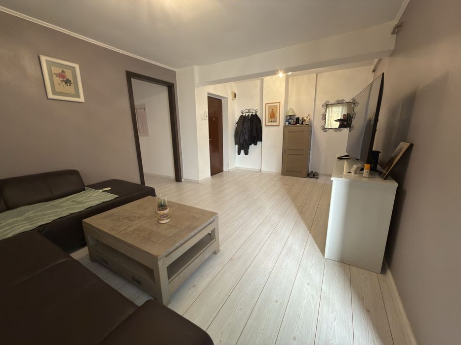 Apartament cu 3 camere (Blocul din spatele hotelului Kristal)