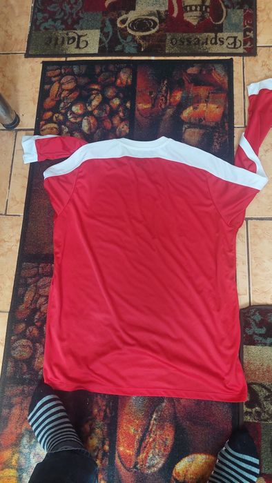 Tricou Nike și Adidas