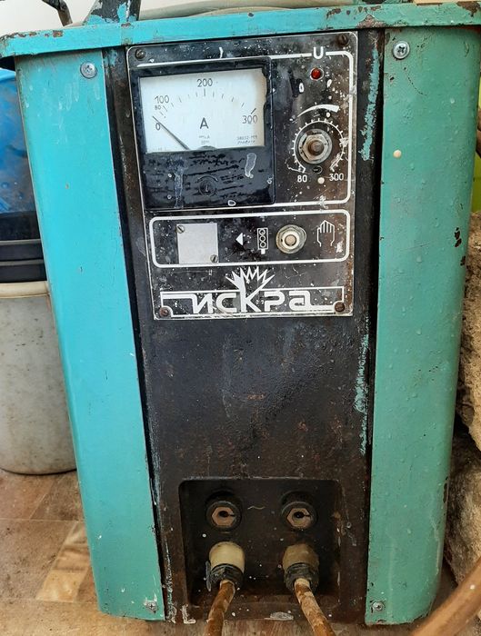 Продам сварочный аппарат Искра.