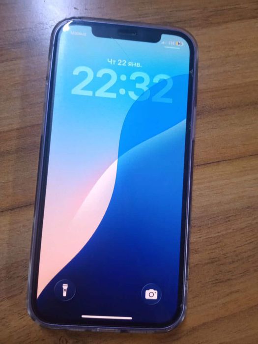 Iphone 12 o’zi batariya 78% xotira 64 Gb karobka dokument bor