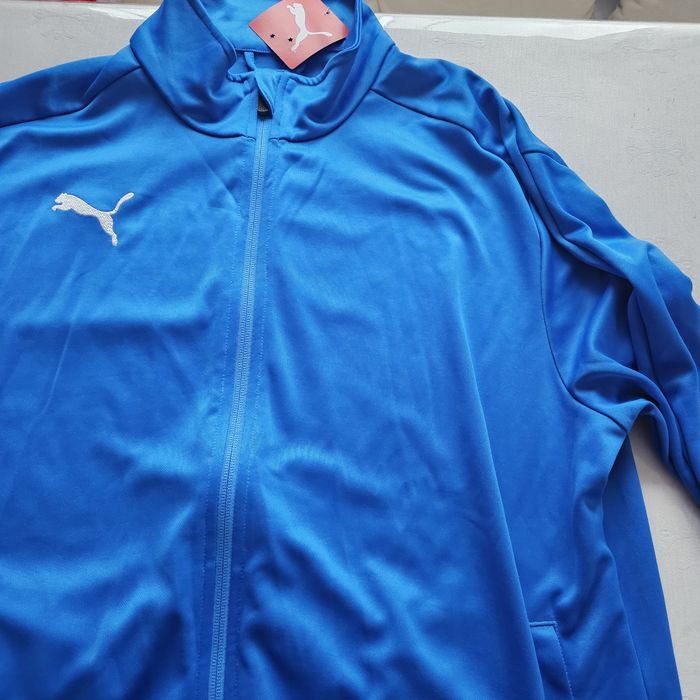 Продавам ново яке Puma,  цвят син, размер  XL