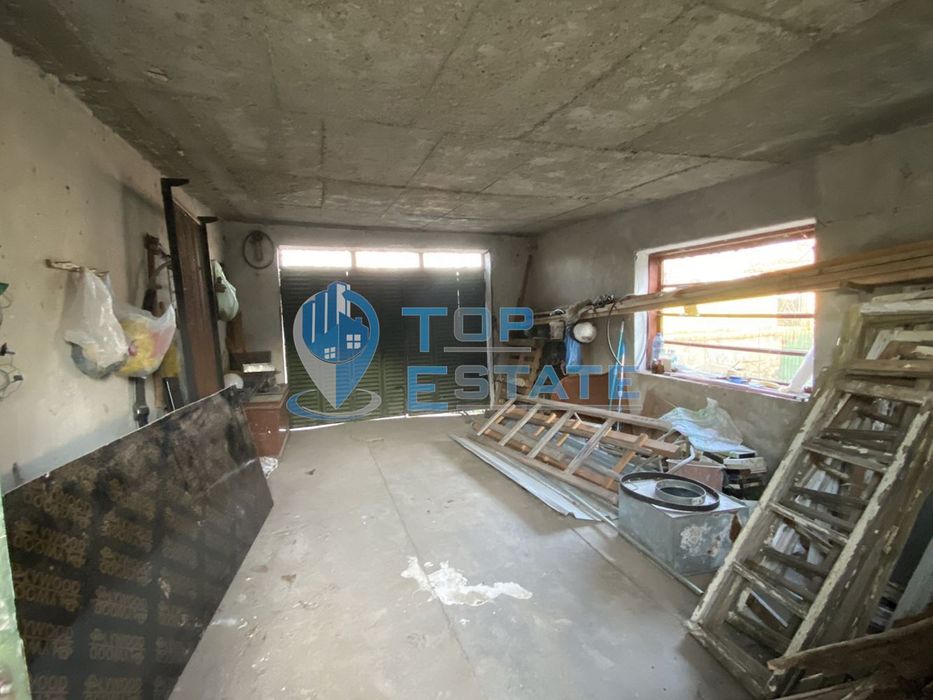 Едноетажна къща с гараж в с. Козаревец, област Велико Търново