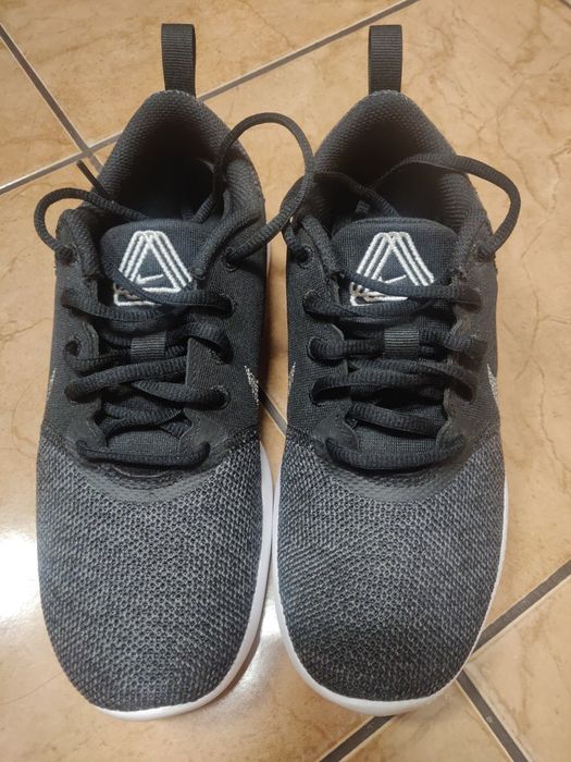 Маратонки Nike и кецове Converse