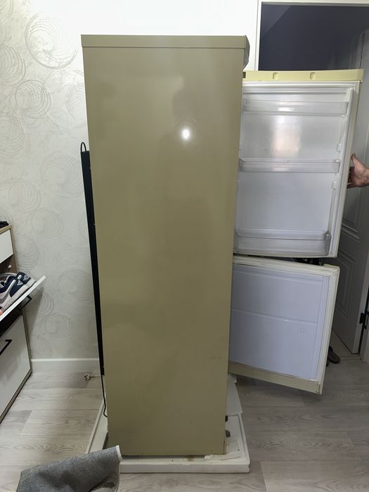 Холодильник Hotpoint-Ariston в отличном состоянии!