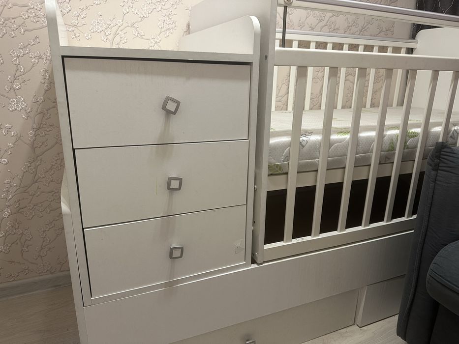 Детская кроватка