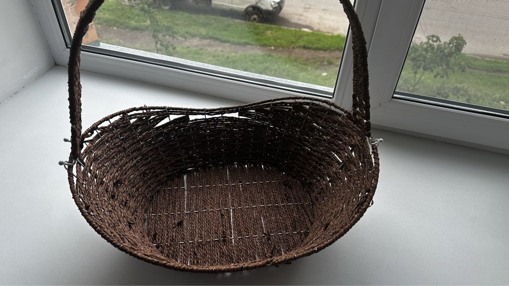 Продам корзину плетеную