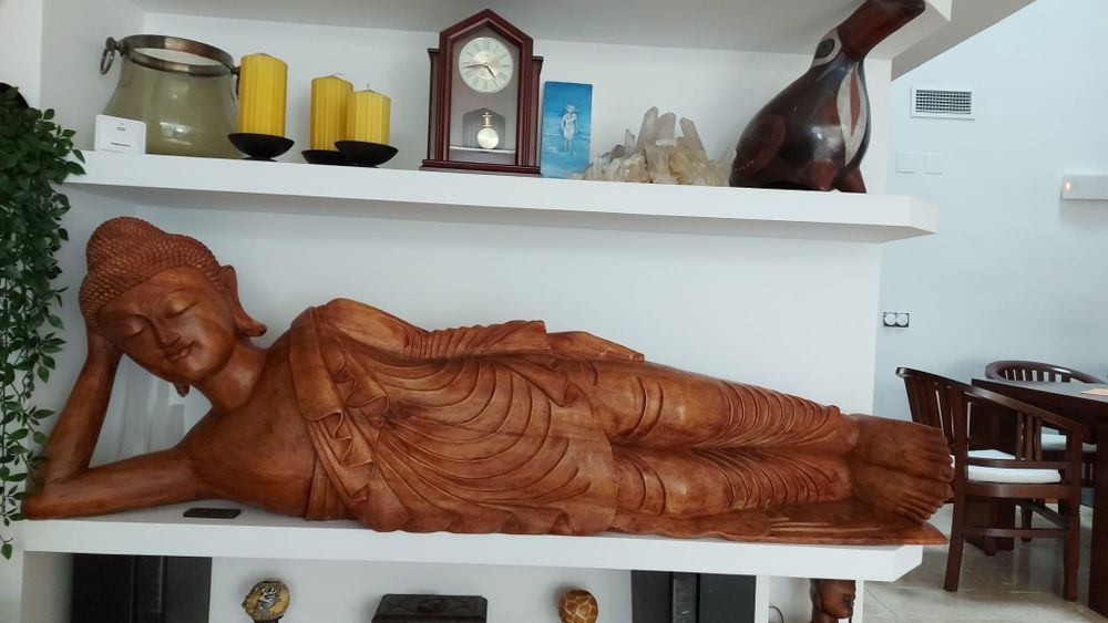 Дървена Статуя Буда