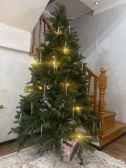 Продам новую ёлку 210 м