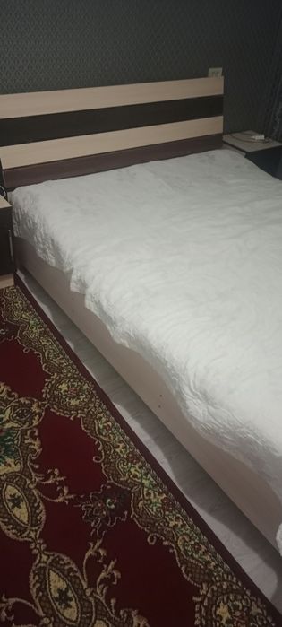 Кровать с тумбочками
