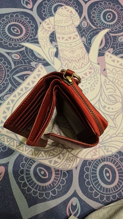 Кожен дамски портфейл