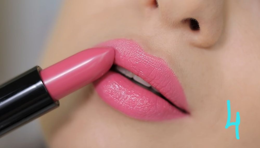 Помада увлажняющая Relouis