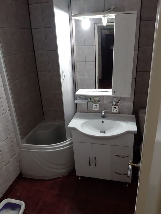 Inchiriez apartament doua camere etaj 1 zona MB-uri.