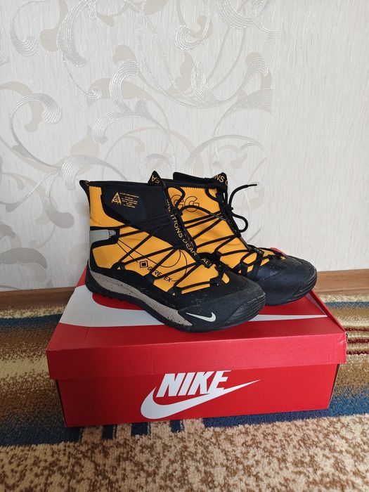 Продам зимние кроссовки 44-45р