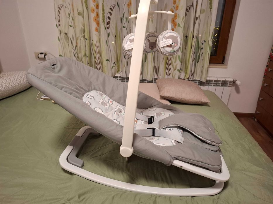 Люлеещ се шезлонг за бебе