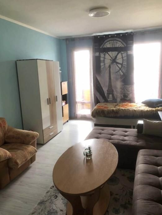 Дава се под наем Тристаен апартамент в Бургас, Лазур - 70 кв.м за 382.5 € - Снимка #1