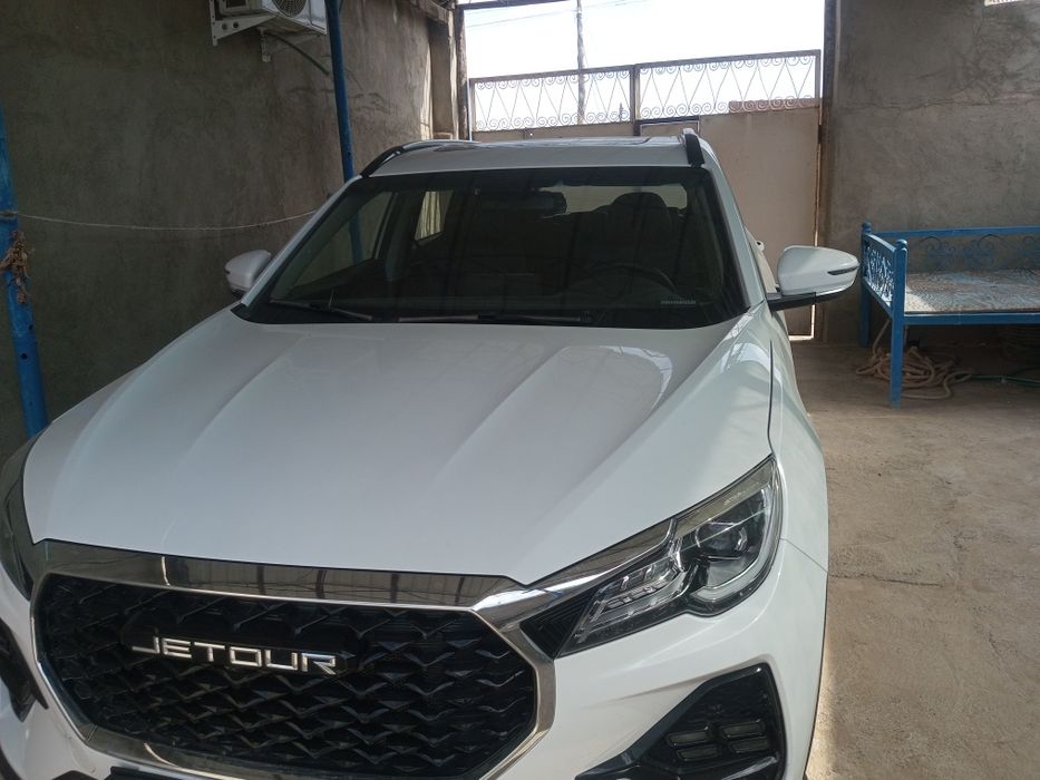 Автомобиль жетоур Х70 сотилади