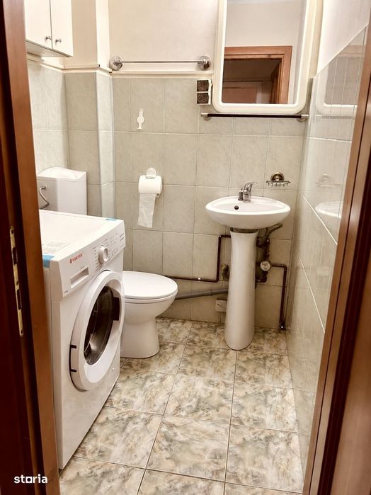 Apartament spatios 3 camere, 64 mp utili, etaj 4 - Zona Complexului