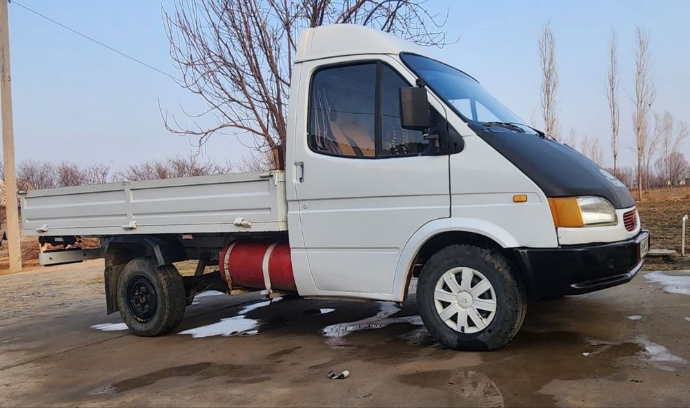 Ford  yuk mashina