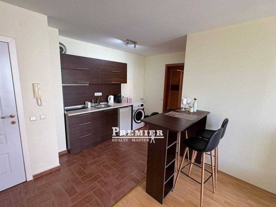 Представяме на вашето внимание двустаен апартамент с морска гледка