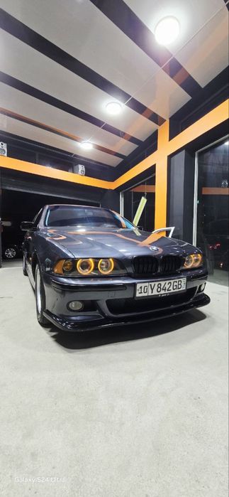 BMW e39 в отличном состоянии.