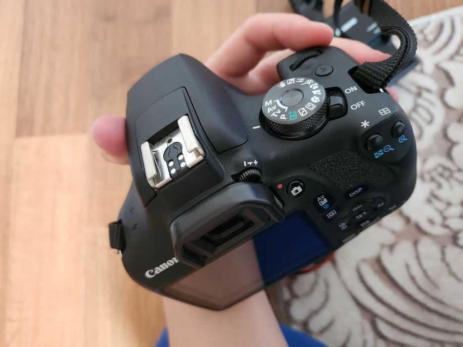 Vand aparat foto Canon Eos 2000D