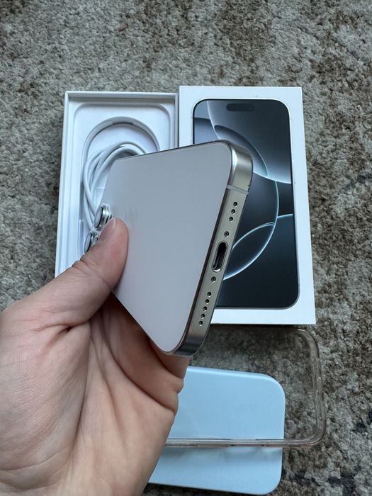 iPhone 16 Pro White Titanium, 98% sanatate baterie