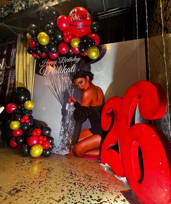 Оформление фото зоны шарами на выпускной .