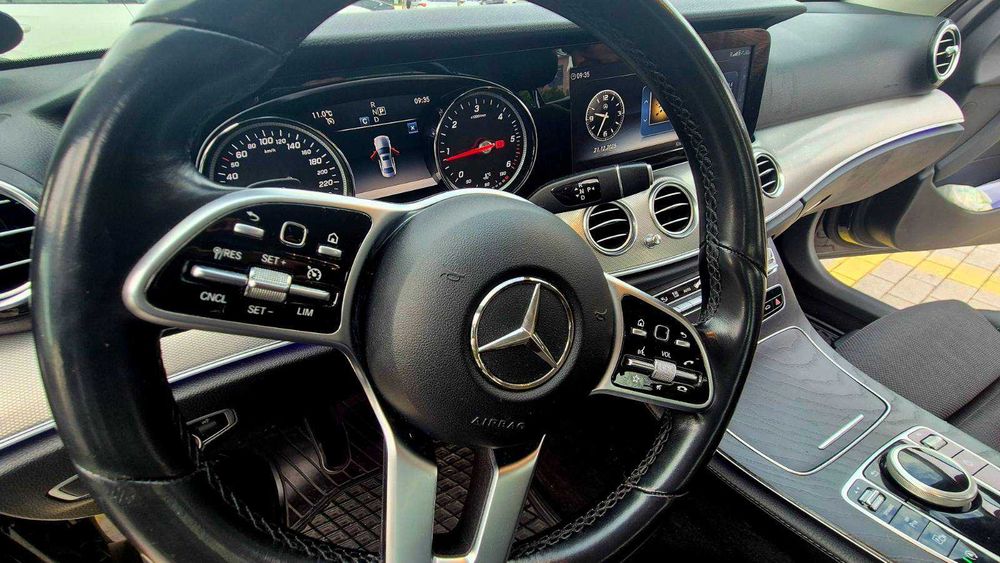 Продавам личният си автомобил,мерцедес Е220,АМG