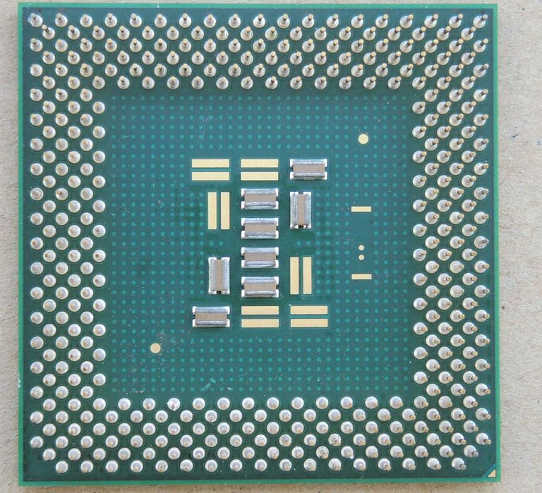 Intel Pentium III 700/256/100/1.7V SL4CH Socket 370 Testat