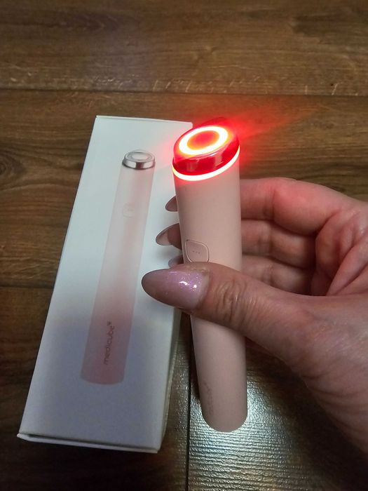 Medicube AGE-R Booster Pro Mini Pink уред за лице