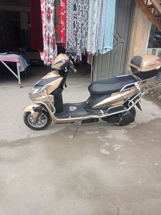 Skuter elektricheskiy