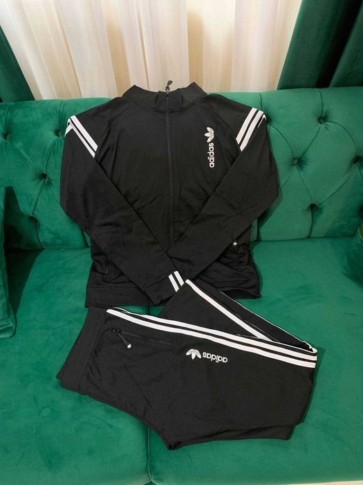 Haine cu sigla cusuta