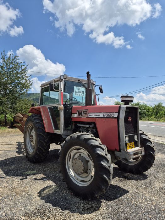 Tractoare   Massey ferguson + plug/ john deere