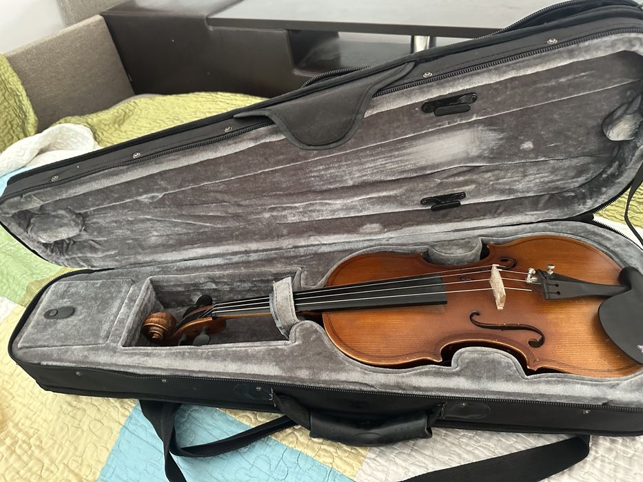 Продам скрипку размер  1/2