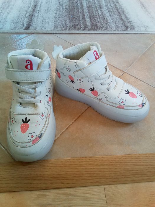 Детски боти ягодки 30 номер