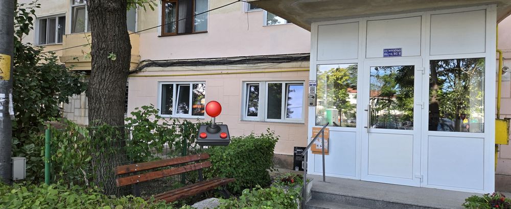 închiriez apartament/spatiu 50 m2