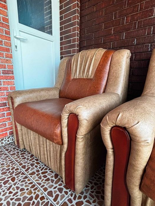 Fotolii piele maro în stare excelentă