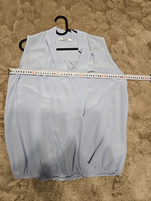 Liu.Joe копринен светлосин потник р-р L/44. Като нов. Обличан веднъж.