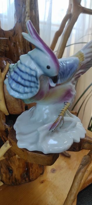 Българска порцеланова статуетка