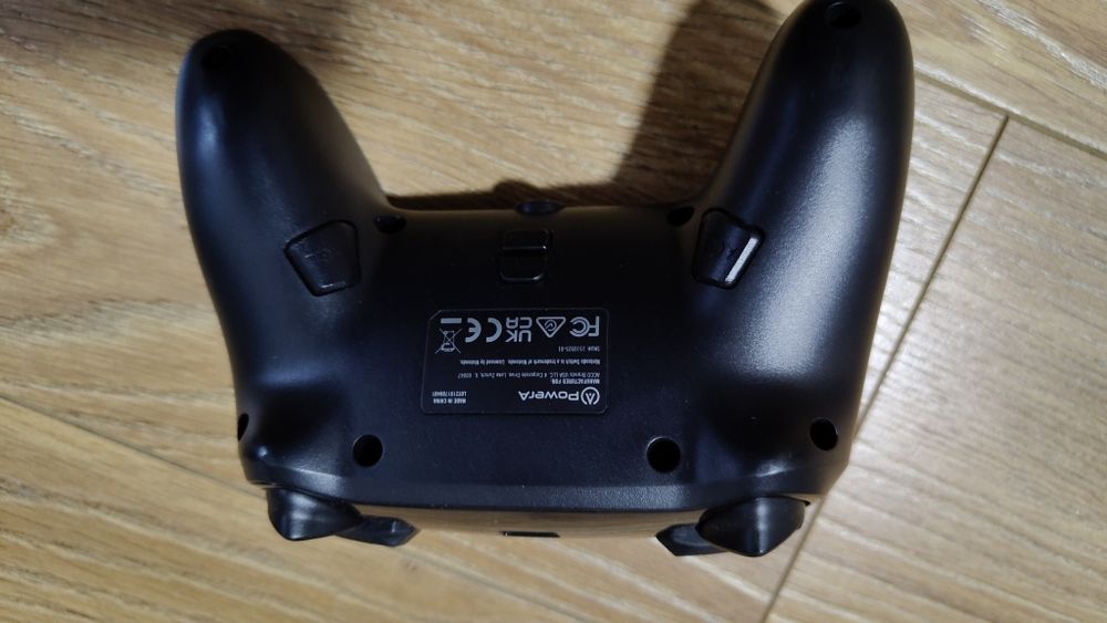 Controler cu fir PowerA Spectra Enhanced pentru Nintendo Switch.